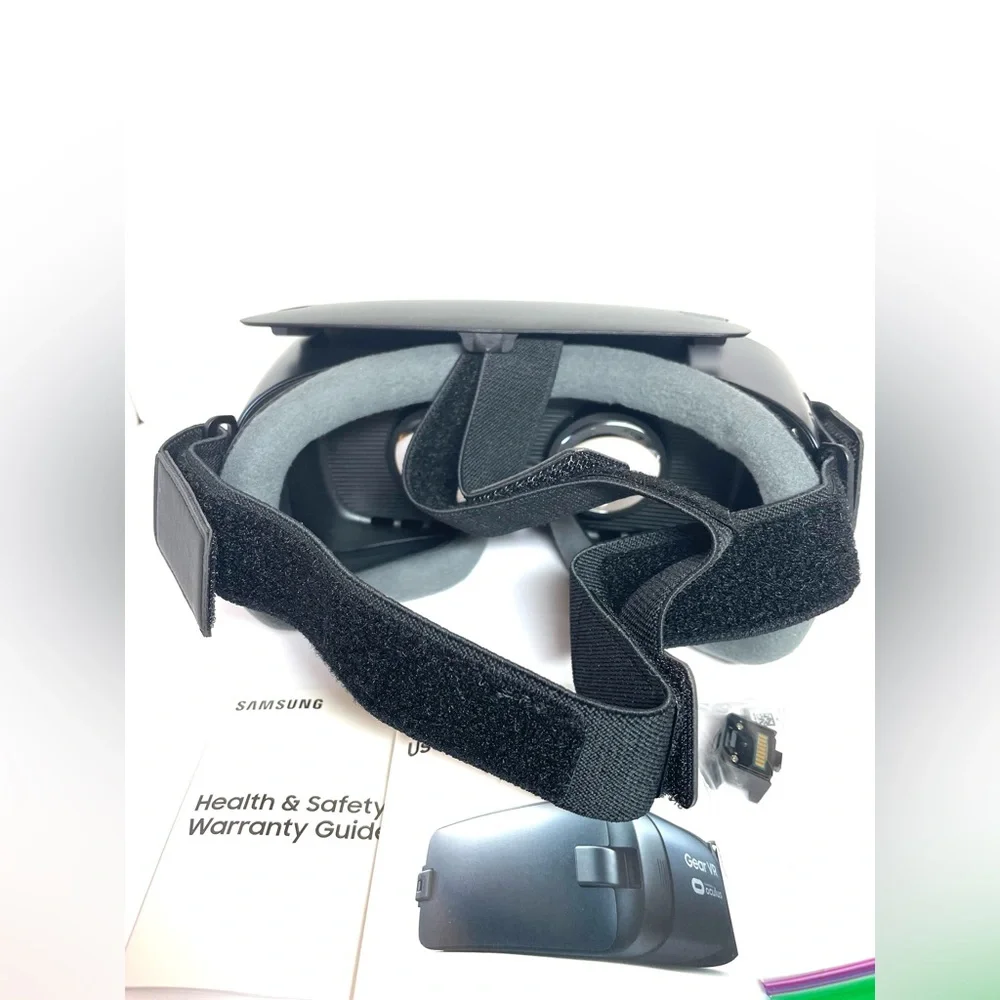 Samsung Black Smartphone VR Headset